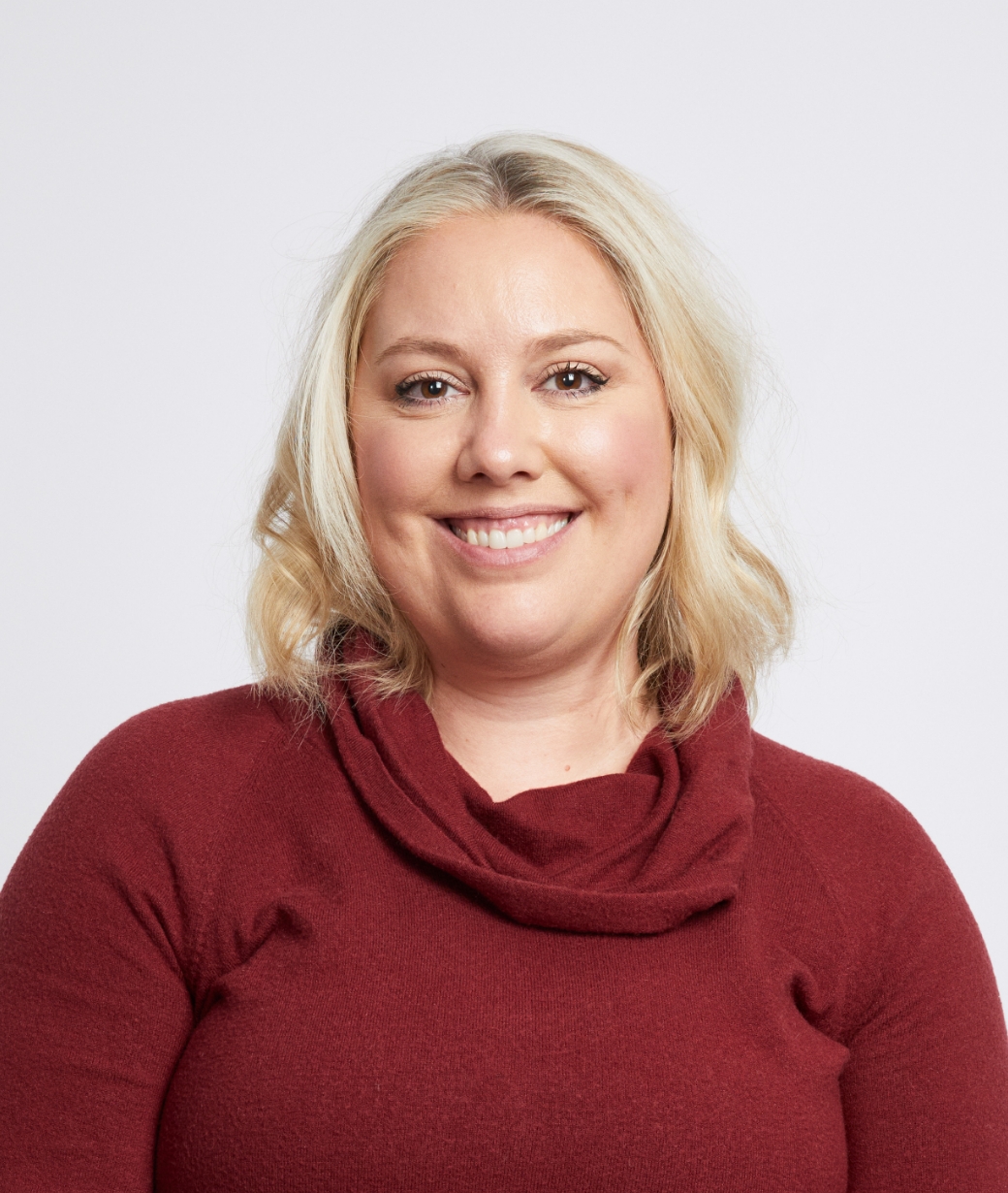 Headshot of Robin Deaett